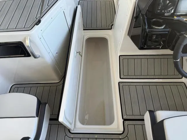 Slide: The Image of Yamaha 195S 2025 - 17