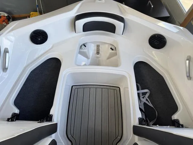 Slide: The Image of Yamaha 195S 2025 - 19