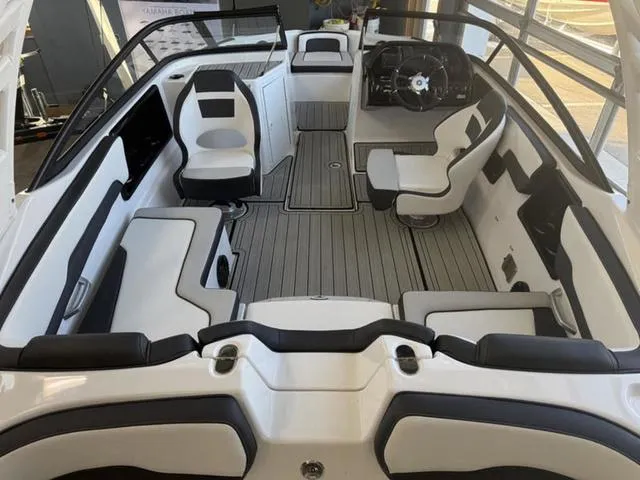 Slide: The Image of Yamaha 195S 2025 - 4