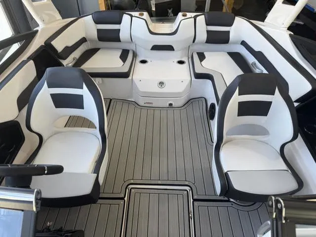 Slide: The Image of Yamaha 195S 2025 - 9