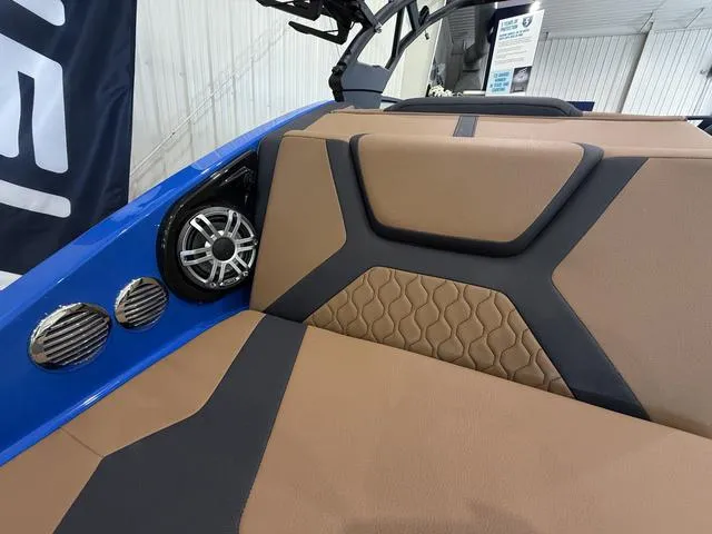 Slide: The Image of Yamaha 222XE 2025 - 24