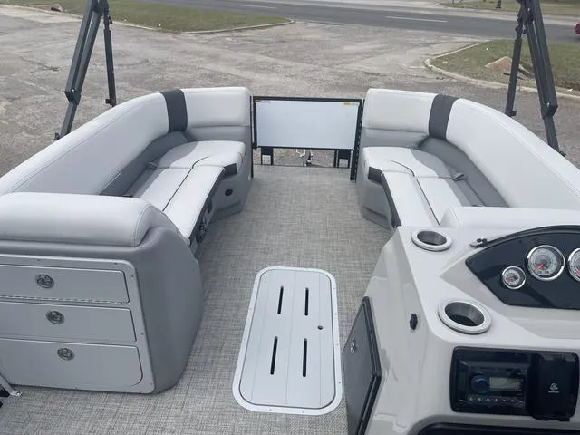 Slide: The Image of SunCatcher Select 322RF 2025 - 17