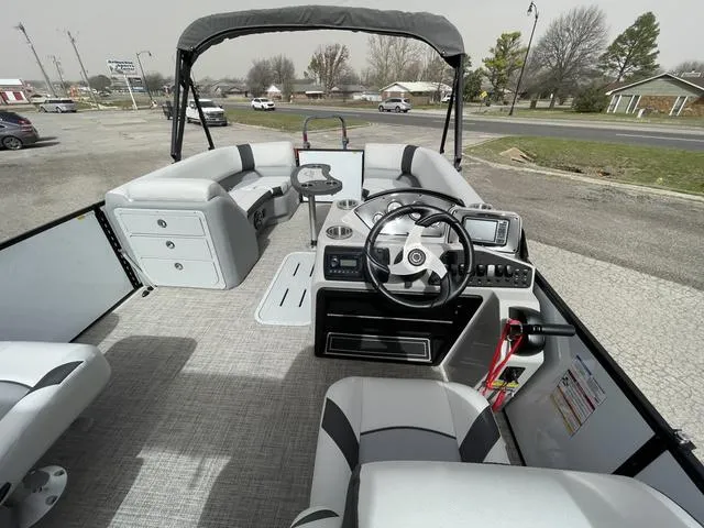 Slide: The Image of SunCatcher Select 322 SS 2025 - 5