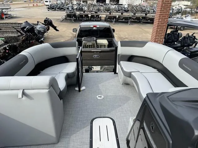 Slide: The Image of Veranda VR22RC Tri-Toon XL 2025 - 18