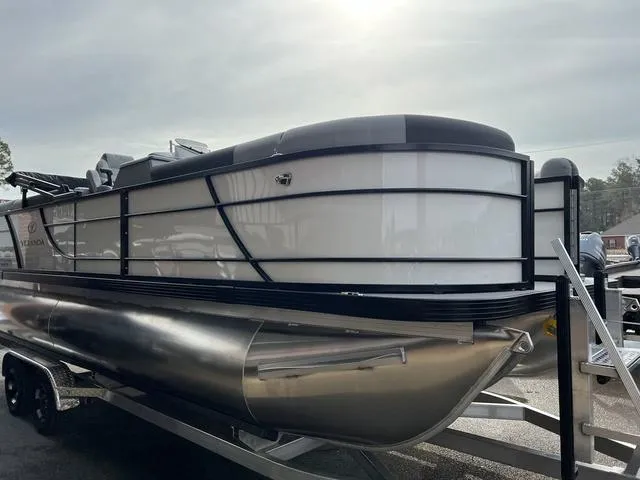 Slide: The Image of Veranda VR22RC Tri-Toon XL 2025 - 3