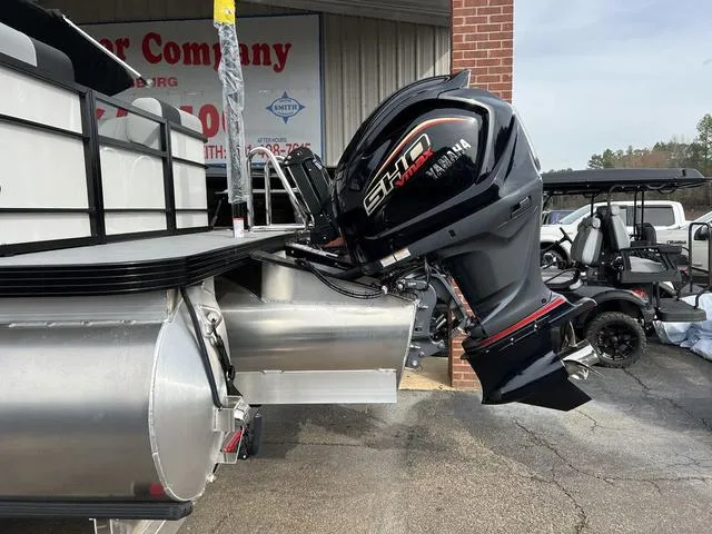 Slide: The Image of Veranda VR22RC Tri-Toon XL 2025 - 7