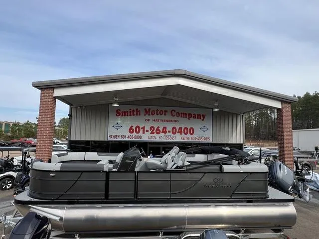 The Image of Veranda VR22RC Tri-Toon 2025 - 1