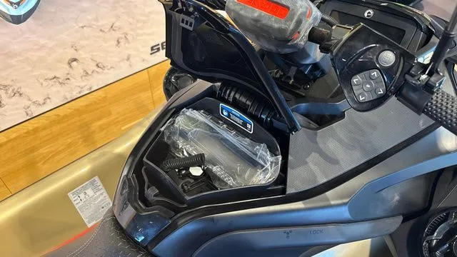 Slide: The Image of Sea-Doo RXT-X 325 WITH SOUND SYSTEM 2025 - 13