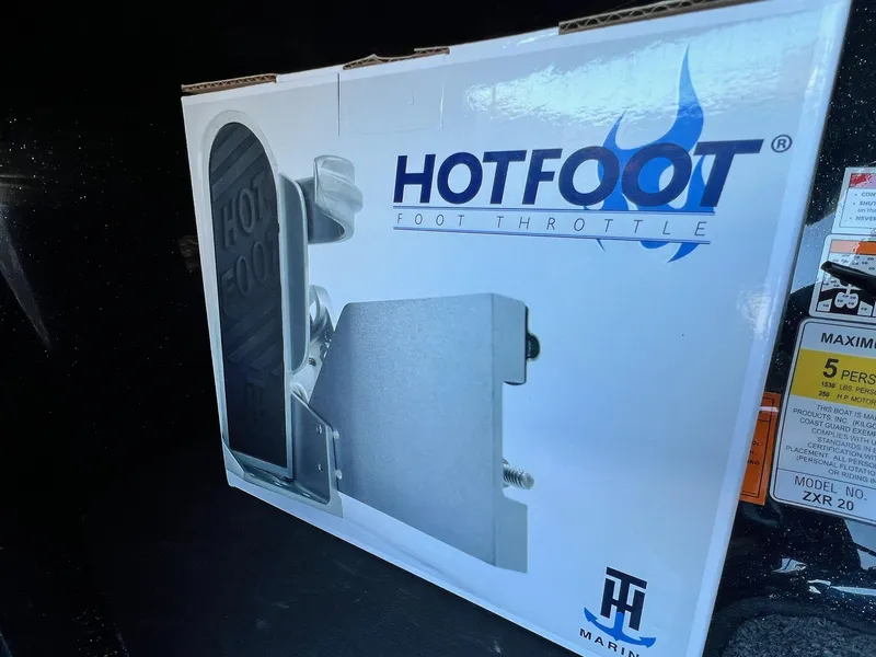 Slide: The Image of Box of Hot Foot throttle for Skeeter ZXR 20 SE, 2025 model. - 31