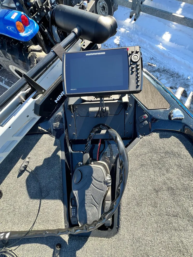 Slide: The Image of Control panel of 2025 Skeeter ZXR 20 SE boat with Humminbird Helix 9 display. - 5