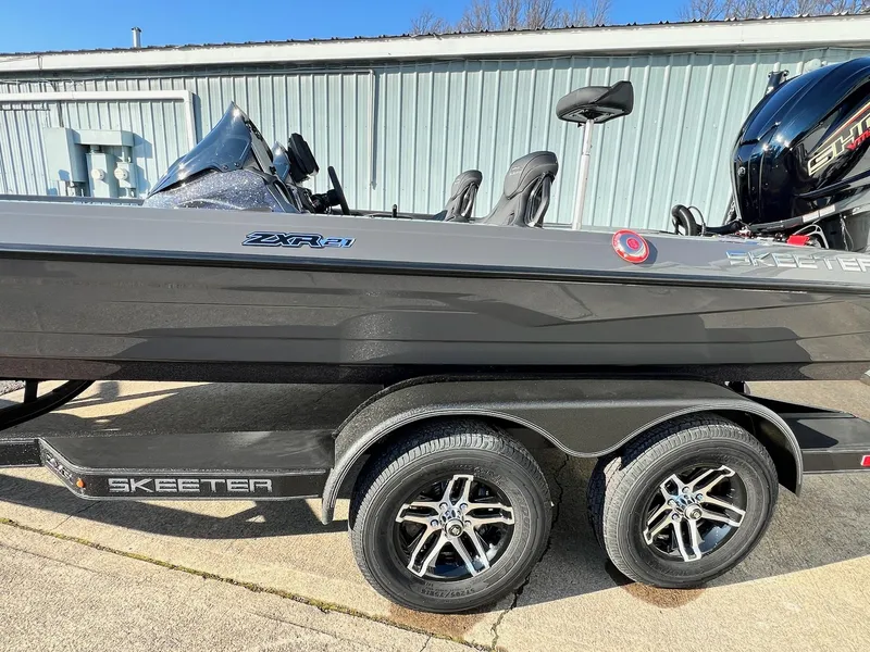 Slide: The Image of Skeeter ZXR21 2025 - 20