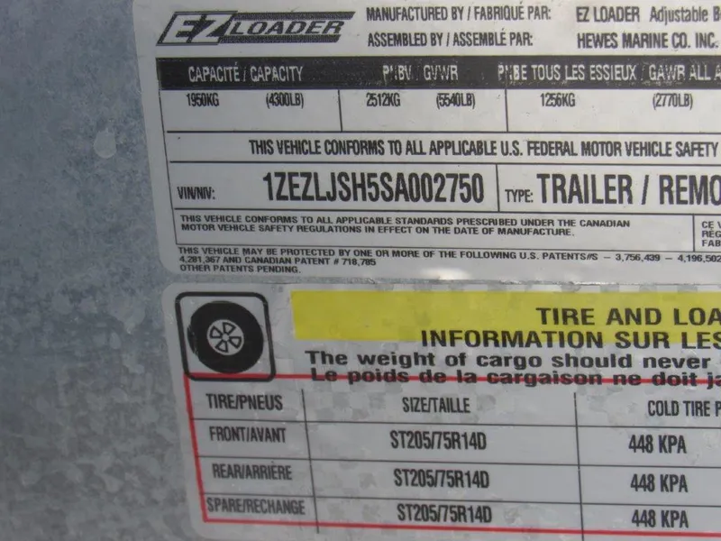 Slide: The Image of Label on Hewescraft 200 PRO V ET 2025 trailer, showing capacity and tire information. - 19