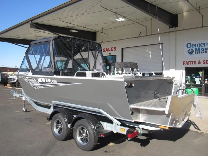 Slide: The Image of 2025 Hewescraft 200 PRO V ET boat on trailer at dealership. - 3