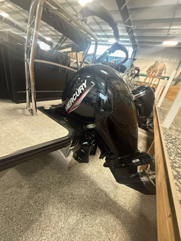 Slide: The Image of Harris Cruiser 230 FC 2025 - 11