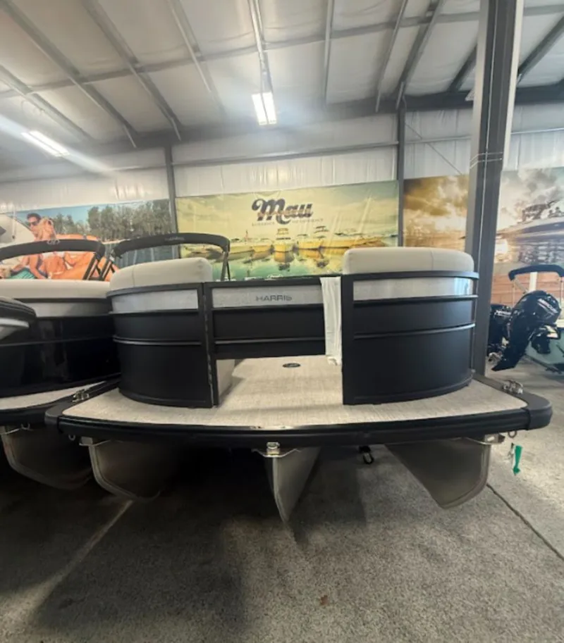 Slide: The Image of Harris Cruiser 230 FC 2025 - 3