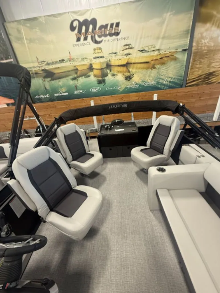 Slide: The Image of Harris Cruiser 230 FC 2025 - 7