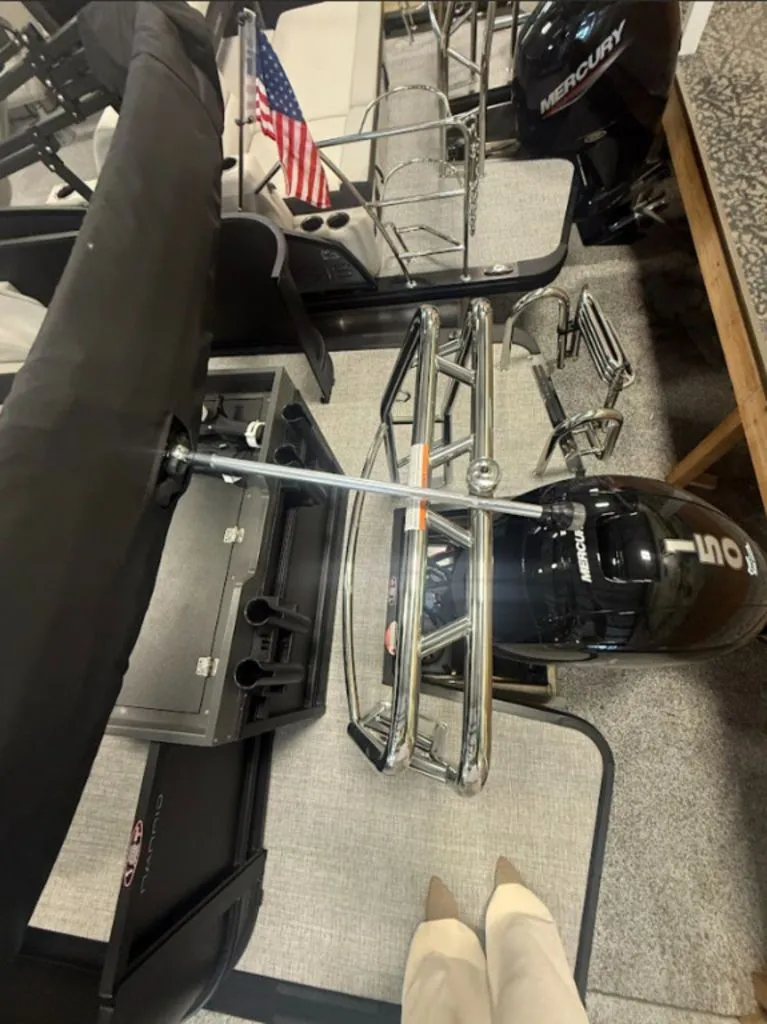 Slide: The Image of Harris Cruiser 230 FC 2025 - 9