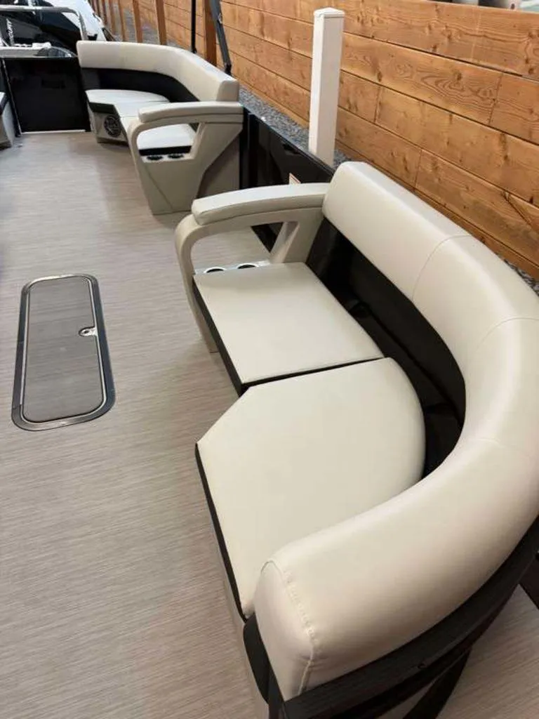 Slide: The Image of Harris Breeze 230 CW 2025 - 3