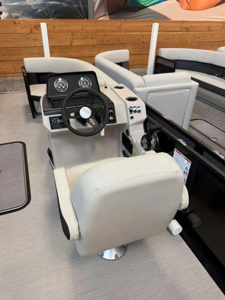 Slide: The Image of Harris Breeze 230 CW 2025 - 4