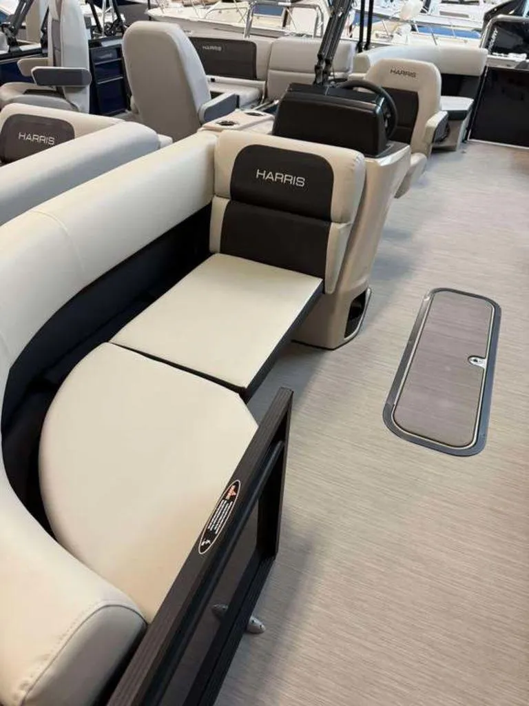 Slide: The Image of Harris Breeze 230 CW 2025 - 6