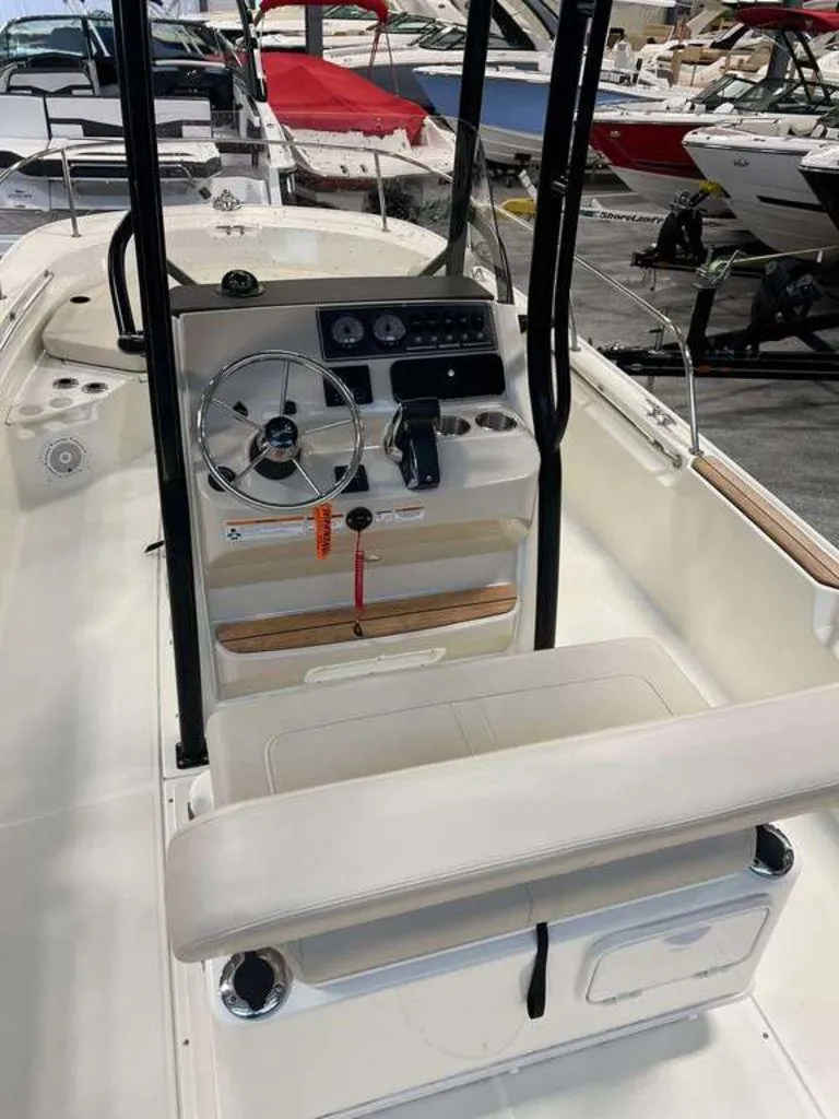 Slide: The Image of Boston Whaler 210 Montauk 2023 - 3
