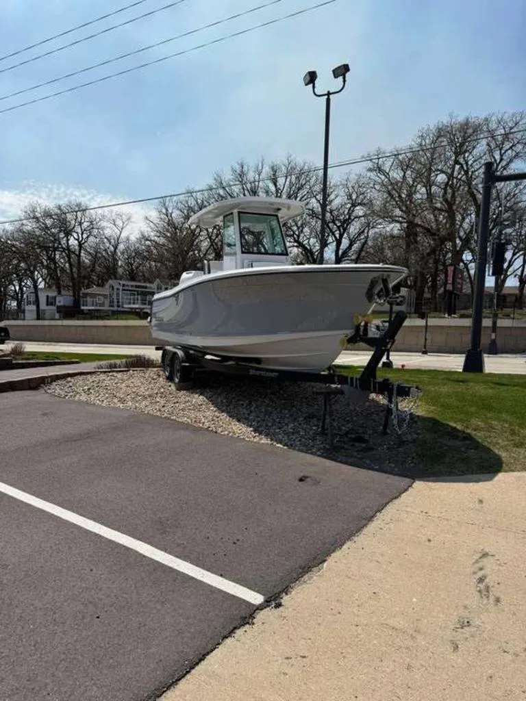 Slide: The Image of Blackfin 252 CC 2025 - 0