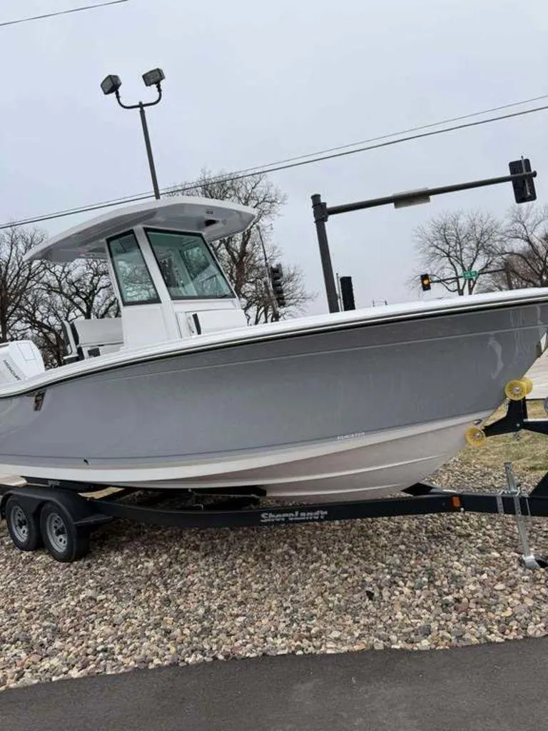 Slide: The Image of Blackfin 252 CC 2025 - 1