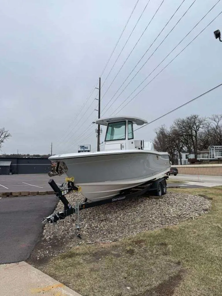 Slide: The Image of Blackfin 252 CC 2025 - 7