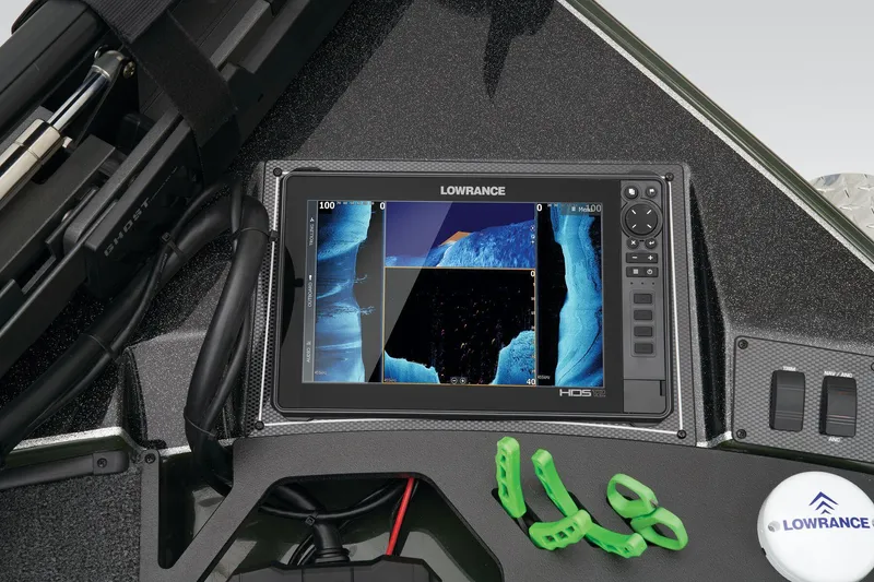 Slide: The Image of Triton 20XP Patriot 2025 - 32