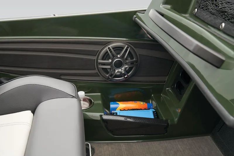 Slide: The Image of Triton 20XP Patriot 2025 - 67