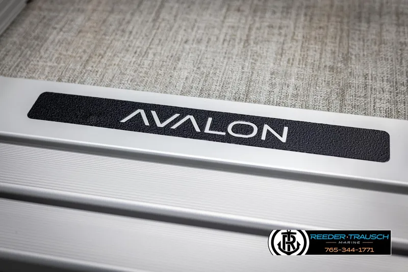 Slide: The Image of 2025 Avalon VEN QL logo on textured surface, Reeder-Trausch Marine branding visible. - 42