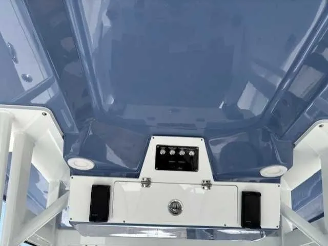 Slide: The Image of Sea Fox 328 Commander 2025 - 16