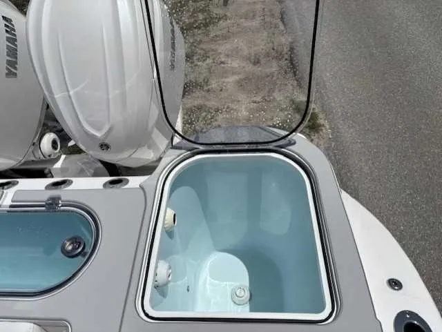 Slide: The Image of Sea Fox 328 Commander 2025 - 23