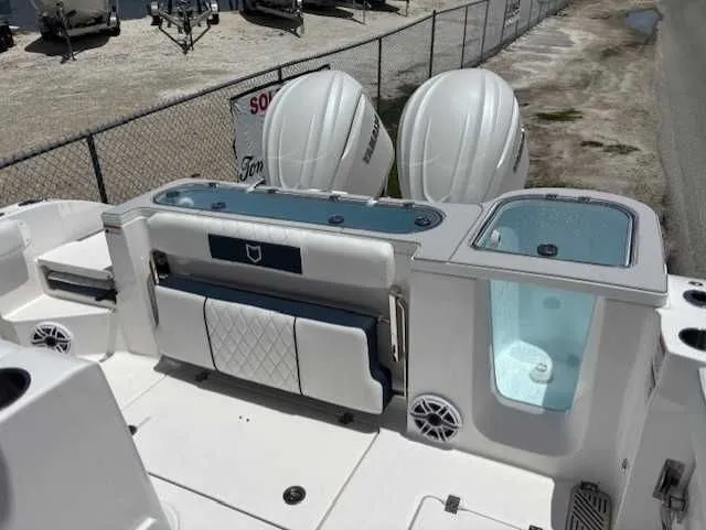 Slide: The Image of Sea Fox 328 Commander 2025 - 24