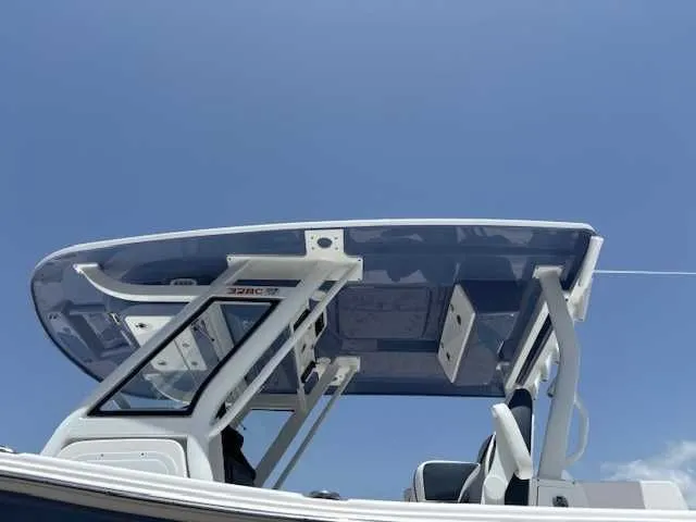 Slide: The Image of Sea Fox 328 Commander 2025 - 5