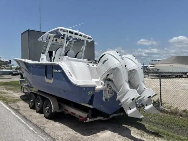 Slide: The Image of Sea Fox 328 Commander 2025 - 7