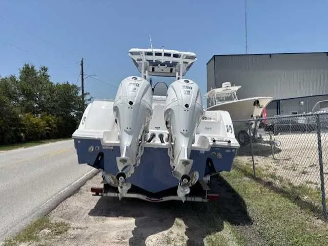 Slide: The Image of Sea Fox 328 Commander 2025 - 8