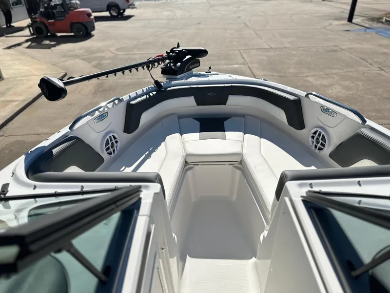 Slide: The Image of 2025 Chaparral 21 SSi Ski & Fish boat interior with seating and trolling motor. - 6