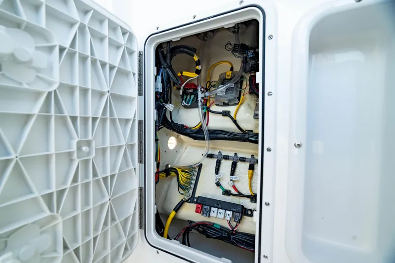 Slide: The Image of Edgewater 262CC 2025 - 51