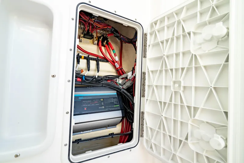 Slide: The Image of Edgewater 262CC 2025 - 52