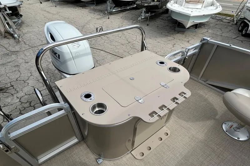 Avalon 2585 CATALINA REAR FISH 2024 for Sale | MarineSource