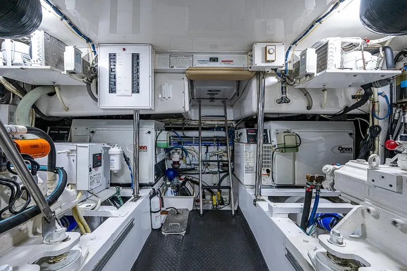 Slide: The Image of Hatteras 60 GT 2008 - 52
