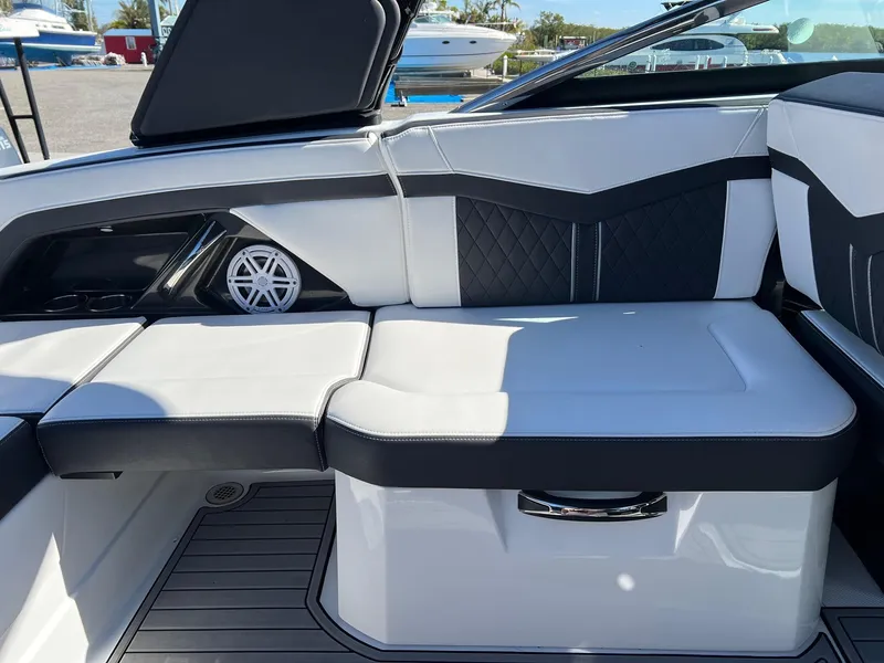 Slide: The Image of 2021 Monterey 275 Super Sport boat interior with white and black seating. - 11