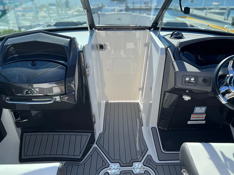Slide: The Image of 2021 Monterey 275 Super Sport boat interior with sleek design and modern dashboard. - 14