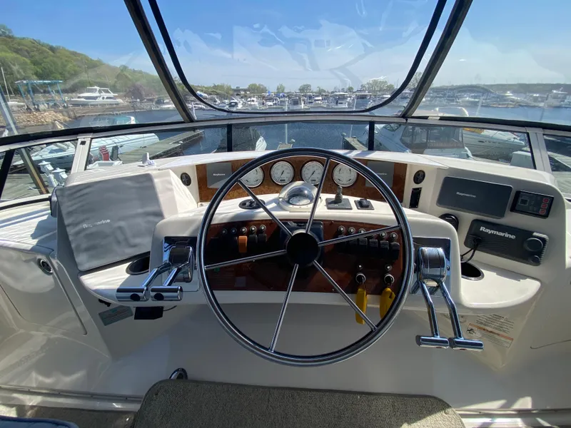 Slide: The Image of Silverton 43 Motor Yacht 2002 - 19