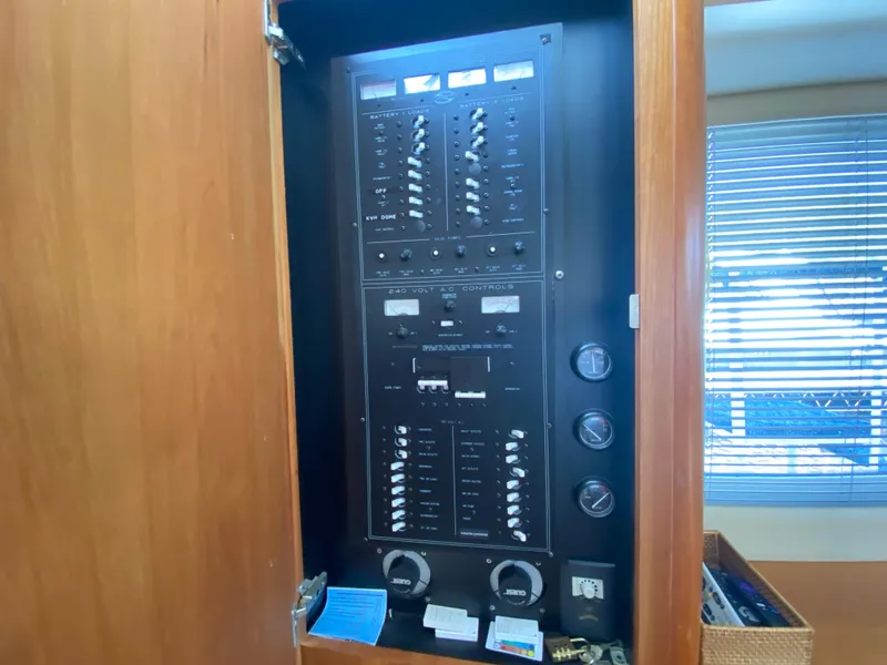 Slide: The Image of Silverton 43 Motor Yacht 2002 - 59