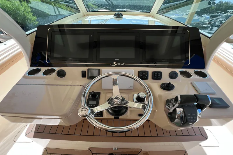 Slide: The Image of Scout 420 LXF 2016 - 14