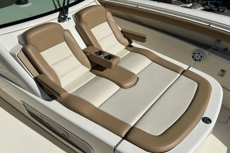 Slide: The Image of Scout 420 LXF 2016 - 16