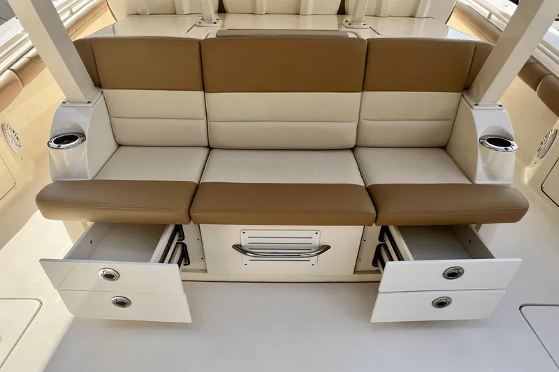 Slide: The Image of Scout 420 LXF 2016 - 6