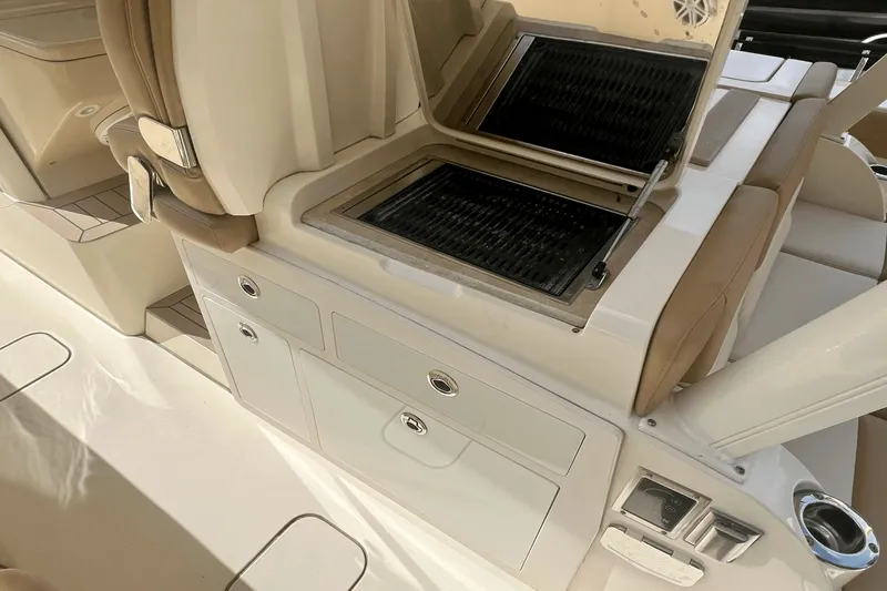 Slide: The Image of Scout 420 LXF 2016 - 8